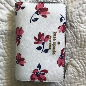 NWOT Kate spade wallet